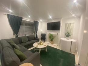 Charming 3-Bed House near Central manchester